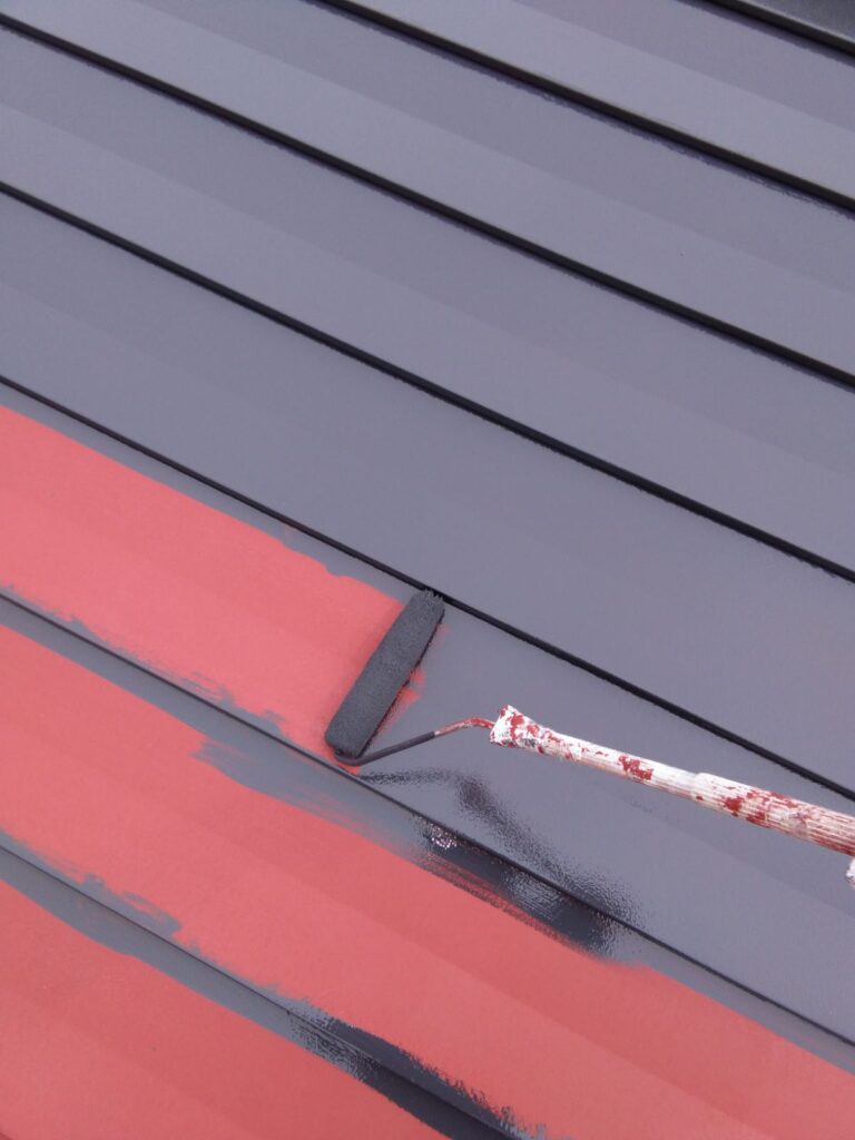 瑞穂市 I 事務所　大きな板金屋根の塗装工事を行いました。