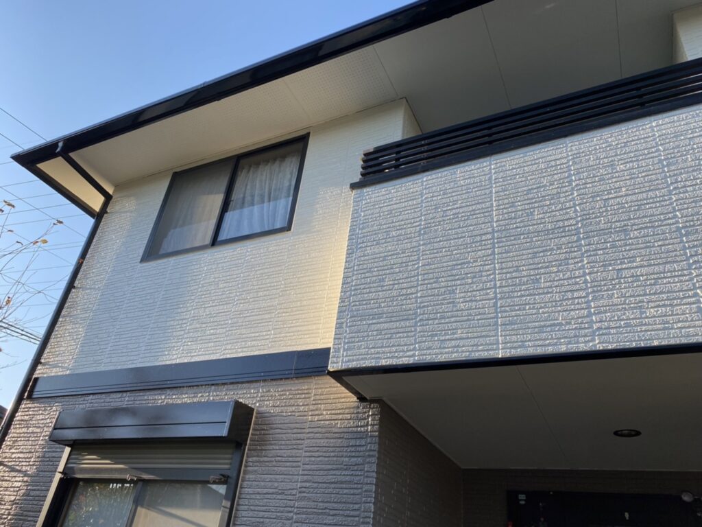 大垣市　M様邸　色褪せたサイディングの住宅がツートンカラーの明るいお宅に生まれ変わりました。
