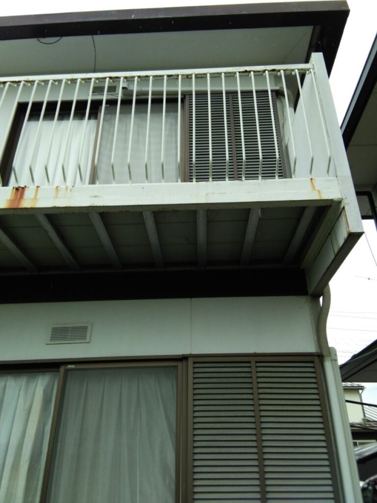 大垣市　外壁と屋根のシリコン塗装工事でお家も車庫もきれいになりました。
