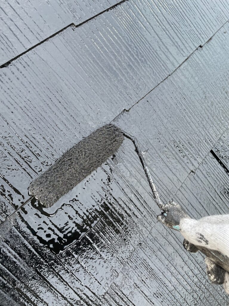瑞穂市アパート２棟　劣化したカラーベスト屋根が塗装をおこなうことで表面のキメが整い、艶も出て美しく仕上がりました！
