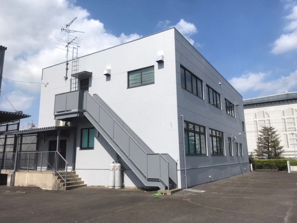 大垣市　工場併設本社事務所 外壁・屋根・外構塗装工事が完工いたしました！
