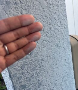 鉄骨造　外壁　チョーキング
