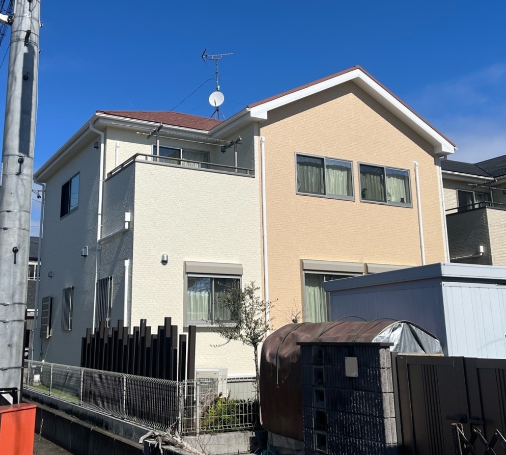 瑞穂市｜築12年の苔とシーリングの劣化を解消！屋根もアクセントとなる爽やかな配色へ
