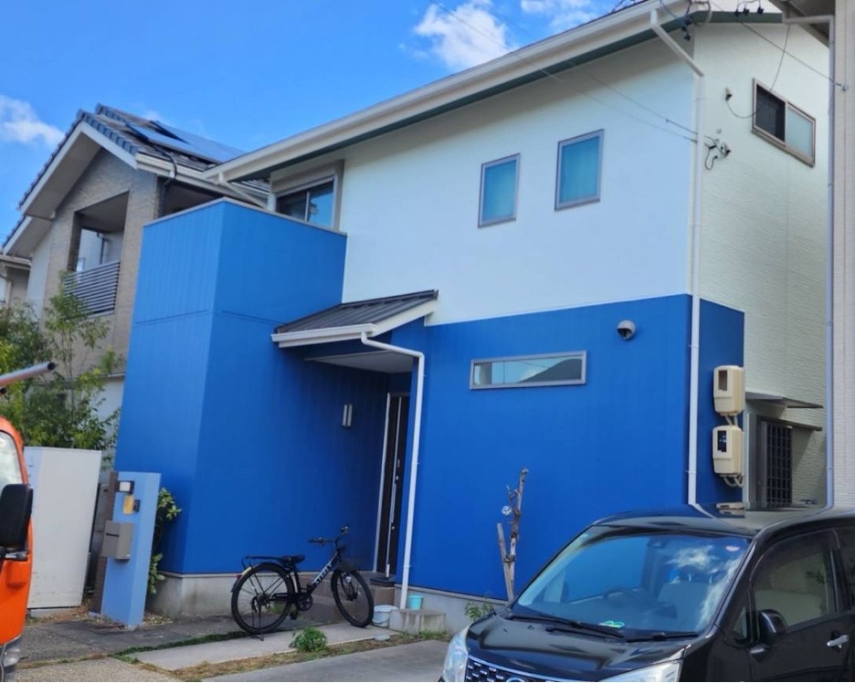 大垣市｜茶系からブルー系へ！築14年のお住まいを外装リフォーム工事で一新！