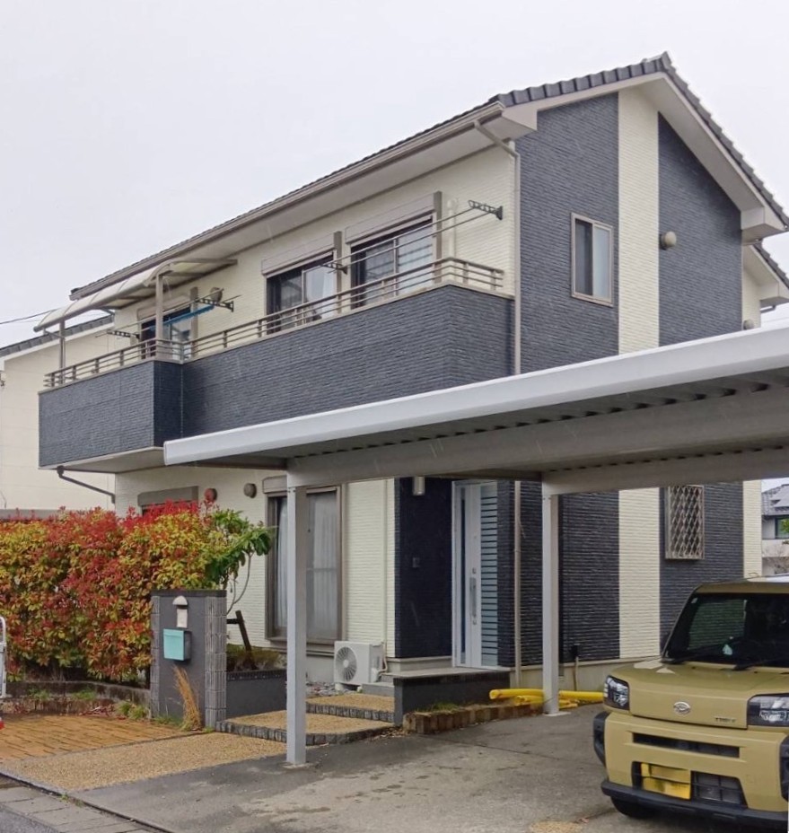 大垣市｜プレミアムシリコンでひび割れ補修とツートンカラーの塗り替え工事